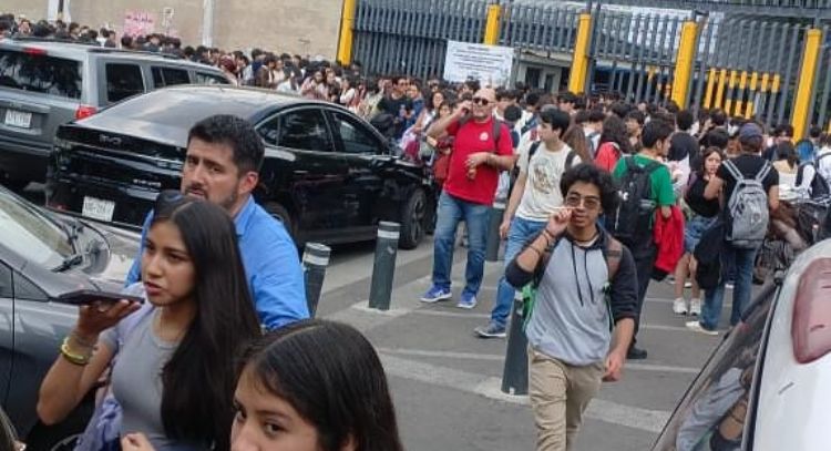Otro desalojo en la UNAM, ahora en la Prepa 6, por supuesto artefacto explosivo