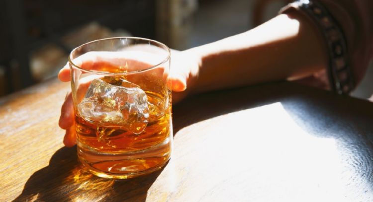 Profeco revela qué whisky mexicano barato cumple con la norma en 2025