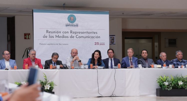 Kenia López Rabadán ofrece limpiar la imagen negativa de la Cámara de Diputados