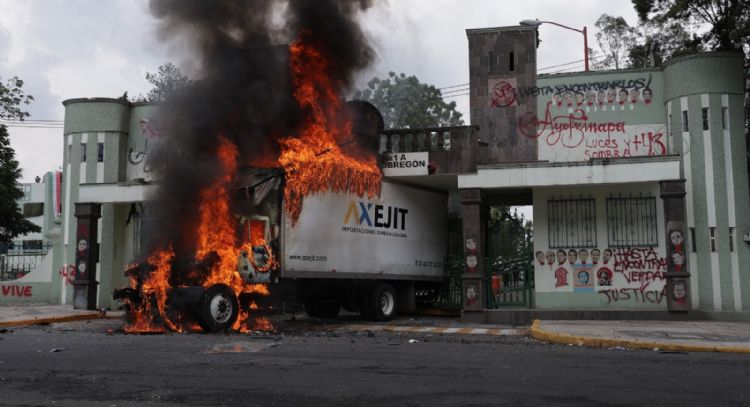 Si Sheinbaum quiere, aún es posible esclarecer el caso Ayotzinapa: Buitrago