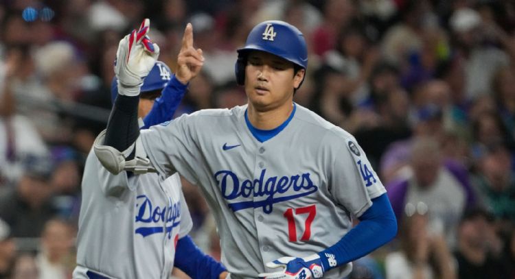 Ohtani iguala su récord de jonrones y Dodgers ganan el título divisional
