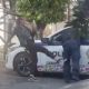 Captan a una mujer insultando y pateando a un policía en la Benito Juárez (Video)
