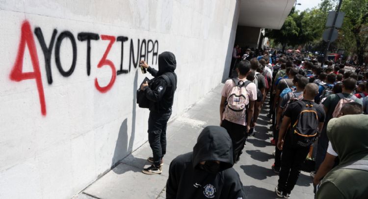 Ayotzinapa: "Siguen protegiendo a mandos civiles, militares, estatales y federales"