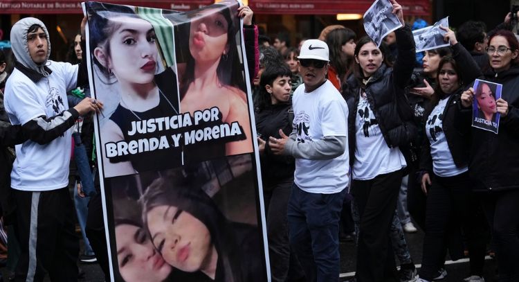 Miles marchan en Argentina para exigir justicia por el asesinato de tres mujeres; una tenía 15 años