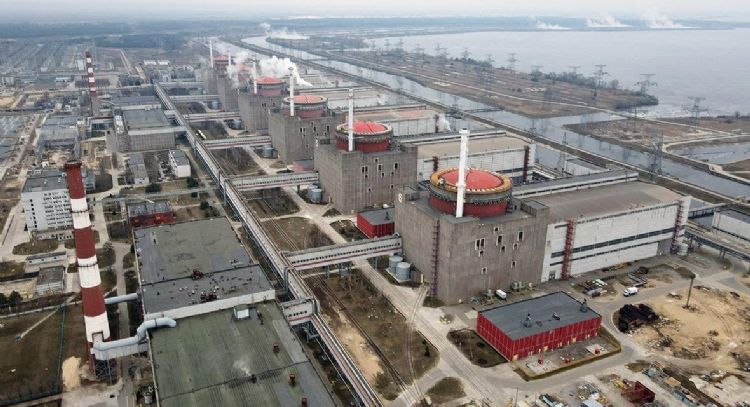 Apagón en central nuclear de Zaporizhia suma cuatro días; Zelenski amenaza con dejar Moscú a oscuras