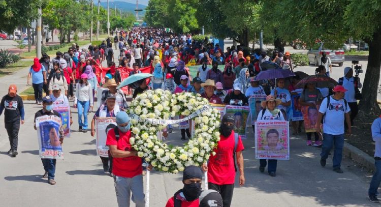 "Nadie se imagino llegar a los 11 años sin justicia": padres de los 43 cierran jornada de lucha