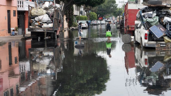 Claman por ayuda tras inundaciones en Santa María Aztahuacán, Iztapalapa (Video)
