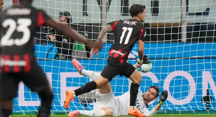 Milan gana 2-1 al Napoli y comparte el liderato de la Serie A con los napolitanos y la Roma