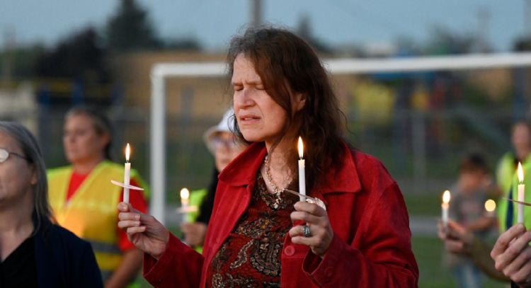 Suman cuatro los muertos por tiroteo e incendio en iglesia mormona de Michigan; abaten a agresor