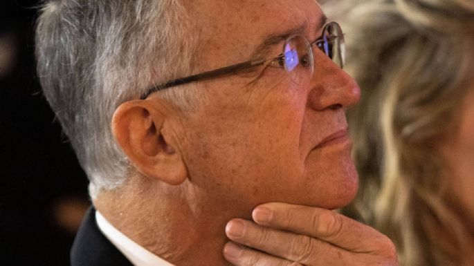Nuevo revés a Salinas Pliego: juez de EU ordena a TV Azteca desistirse de amparo en México