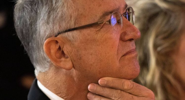 Nuevo revés a Salinas Pliego: juez de EU ordena a TV Azteca desistirse de amparo en México