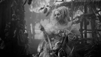 Lady Gaga estrena video grabado en Xochimilco y dirigido por Tim Burton