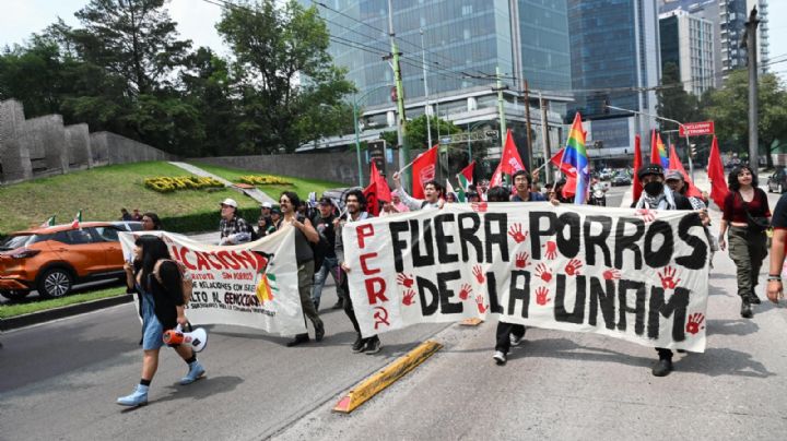Marchan para exigir la salida de porros de la UNAM; un grupo vandaliza instalaciones