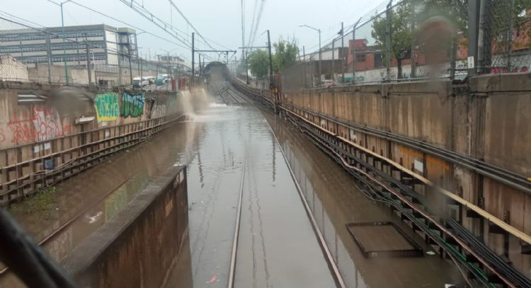 Vuelve a colapsar la Línea A del Metro: Vías inundadas dejan sin servicio de Guelatao a La Paz