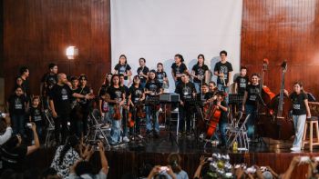 Aduana libera instrumentos donados por Suiza para niños de escasos recursos en Chiapas