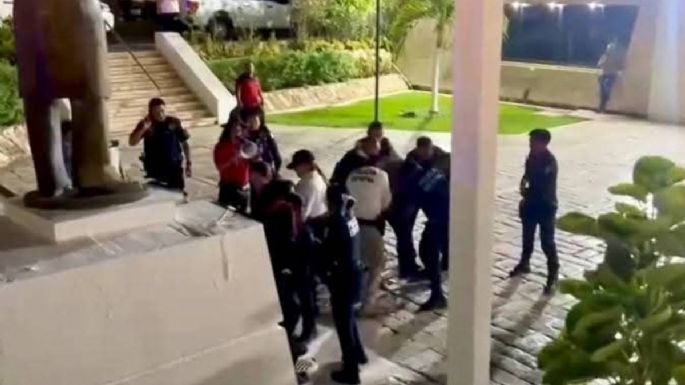 Reprimen manifestación contra nuevo magistrado del TSJ Campeche, acusado de violencia de género