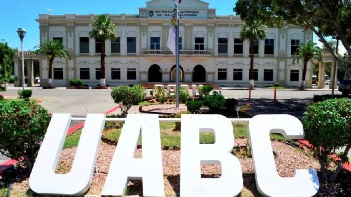 Por alumno golpeado, protestan estudiantes de UABC en Mexicali, Baja California