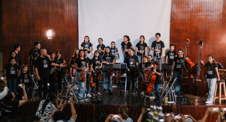 Aduana libera instrumentos donados por Suiza para niños de escasos recursos en Chiapas