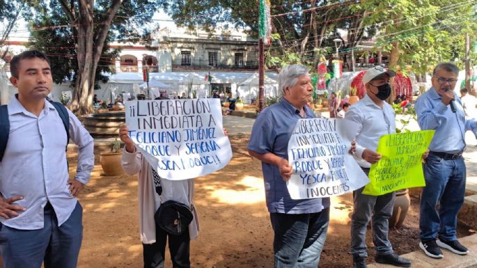 Exigen liberar a candidato a presidencia municipal y a su esposa, detenidos sin orden de aprehensión