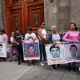 Padres de los normalistas de Ayotzinapa salen “decepcionados” de reunión con Sheinbaum
