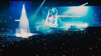 Viaje íntimo y audiovisual: Rels B ilumina la noche en el Palacio de los Deportes