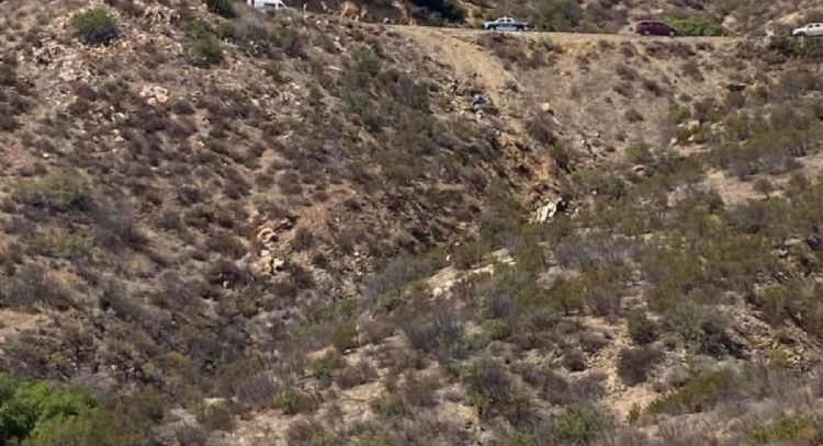 Cae camión de militares a barranco en Ensenada, Baja California; muere un cabo de infantería