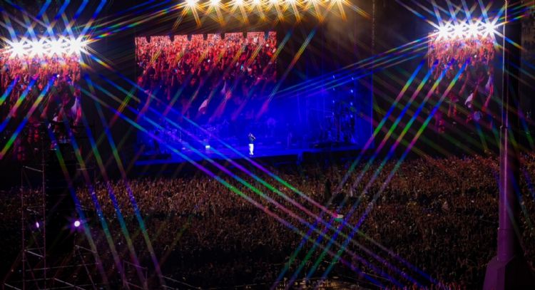 Música y protesta propalestina llenan concierto de Residente en Zócalo de la CDMX