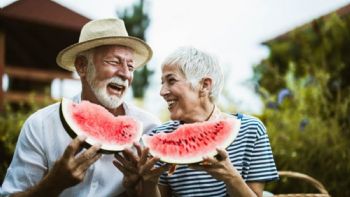 Retrasar el desayuno eleva el riesgo de mortalidad en personas mayores