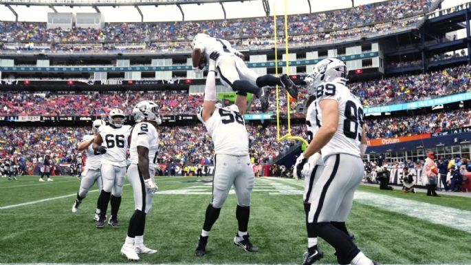 Geno Smith lanza 362 yardas y un TD en su debut con los Raiders para derrotar 20-13 a los Patriots
