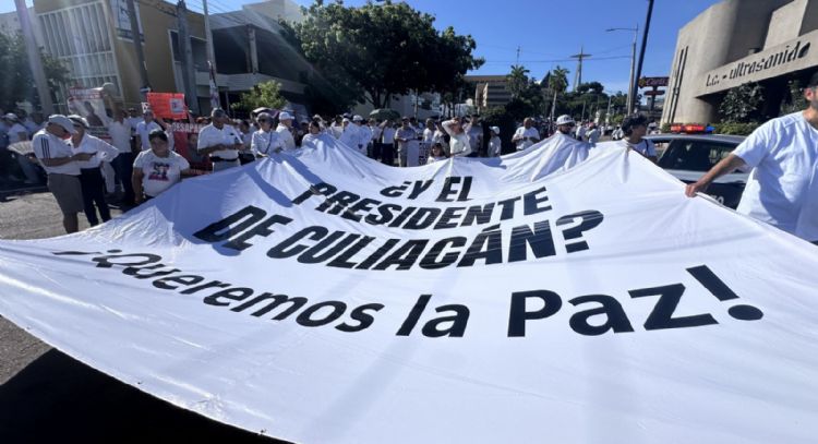 Marchan en Culiacán contra escalada de violencia en la entidad