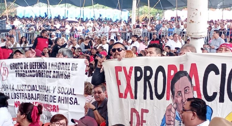 Con protestas reciben a Sheinbaum en Coahuila; anuncia programa de producción de carne