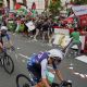 Un manifestante pro-Palestina provoca accidente durante la Vuelta a España