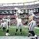 Geno Smith lanza 362 yardas y un TD en su debut con los Raiders para derrotar 20-13 a los Patriots