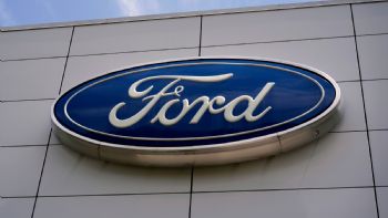 Ford llama a revisión a millones de vehículos por problema con cámara retrovisora; aquí los modelos