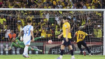 Ecuador derrota 1-0 a Argentina sin Messi en fecha final de eliminatorias