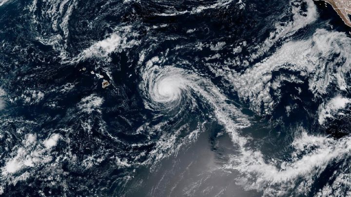 El huracán Kiko se debilita a tormenta tropical pero aún podría generar oleaje peligroso en Hawai