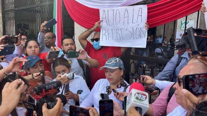 Periodistas marchan en apoyo a Mary Jose Díaz Flores; exigen destitución del titular de la CEDH