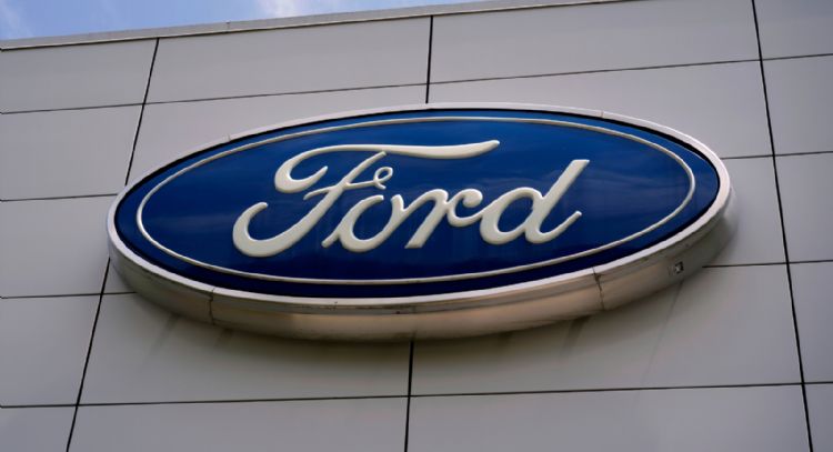 Ford llama a revisión a millones de vehículos por problema con cámara retrovisora; aquí los modelos