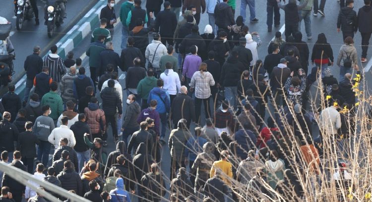 Al menos tres muertos en protestas en Irán por la crisis económica