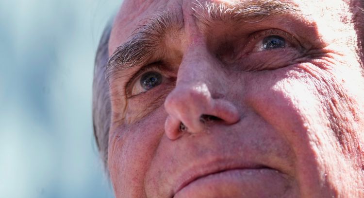 Bolsonaro sale del hospital y regresa a la cárcel en Brasilia