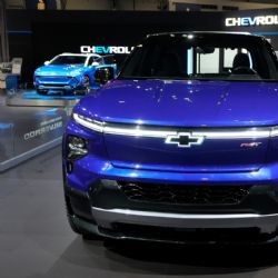 GM enfrenta cargos multimillonarios tras recorte de incentivos para vehículos eléctricos en EU