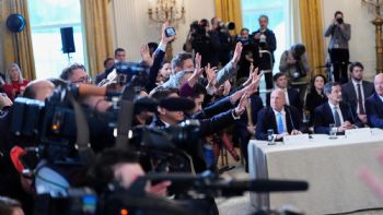 Trump promete a empresas petroleras "completa seguridad" si invierten en Venezuela