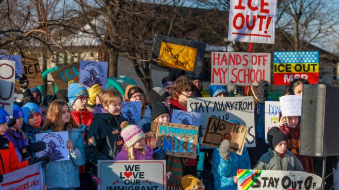 La secretaria de Seguridad Nacional de EU vuelve a llamar "terrorista" a la mujer que mató el ICE
