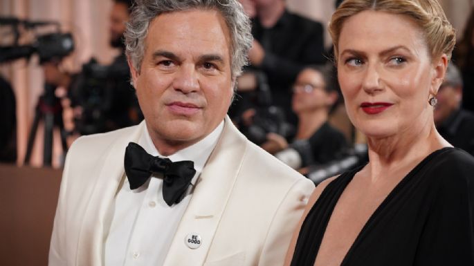 Celebridades lucen prendedores contra ICE en la alfombra roja de los Globos de Oro