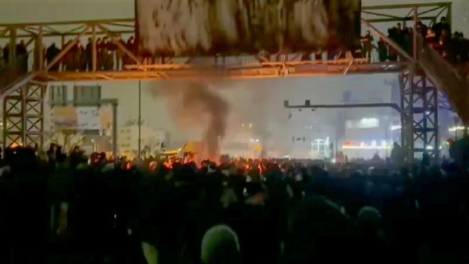 Trump dice que Irán quiere negociar mientras el número de muertos en las protestas aumenta a 599