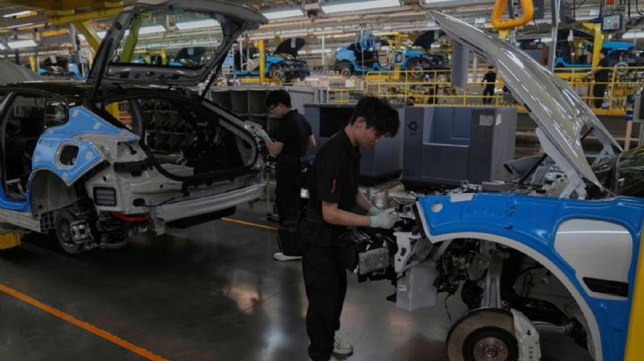 China y la UE acuerdan medidas para resolver su disputa sobre importación de vehículos eléctricos