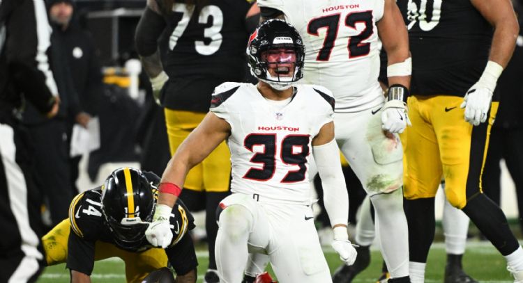 Texans consiguen su primer triunfo de playoffs de visitante y frenan a Rodgers y a los Steelers