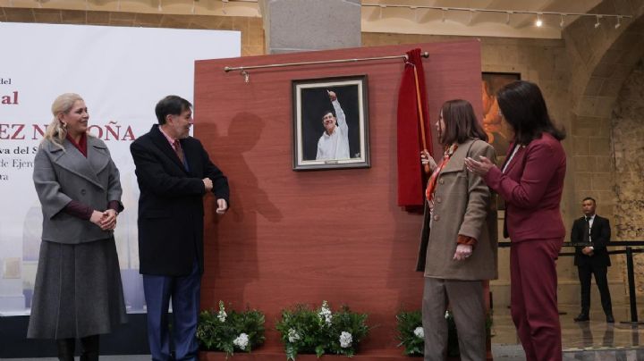 Develan retrato de Gerardo Fernández Noroña por su expresidencia del Senado