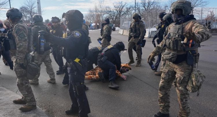 Fiscales del Departamento de Justicia de Minnesota dimiten tras tiroteo del ICE