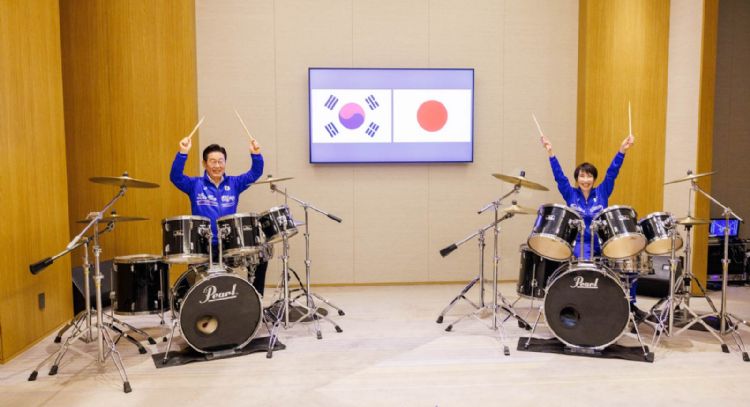 Líderes de Japón y Corea del Sur improvisan al ritmo de éxitos de K-pop en una cumbre (Video)